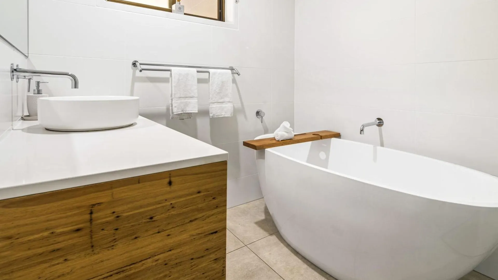 Montville Retreat With Hinterland & Coastal Views 0*,